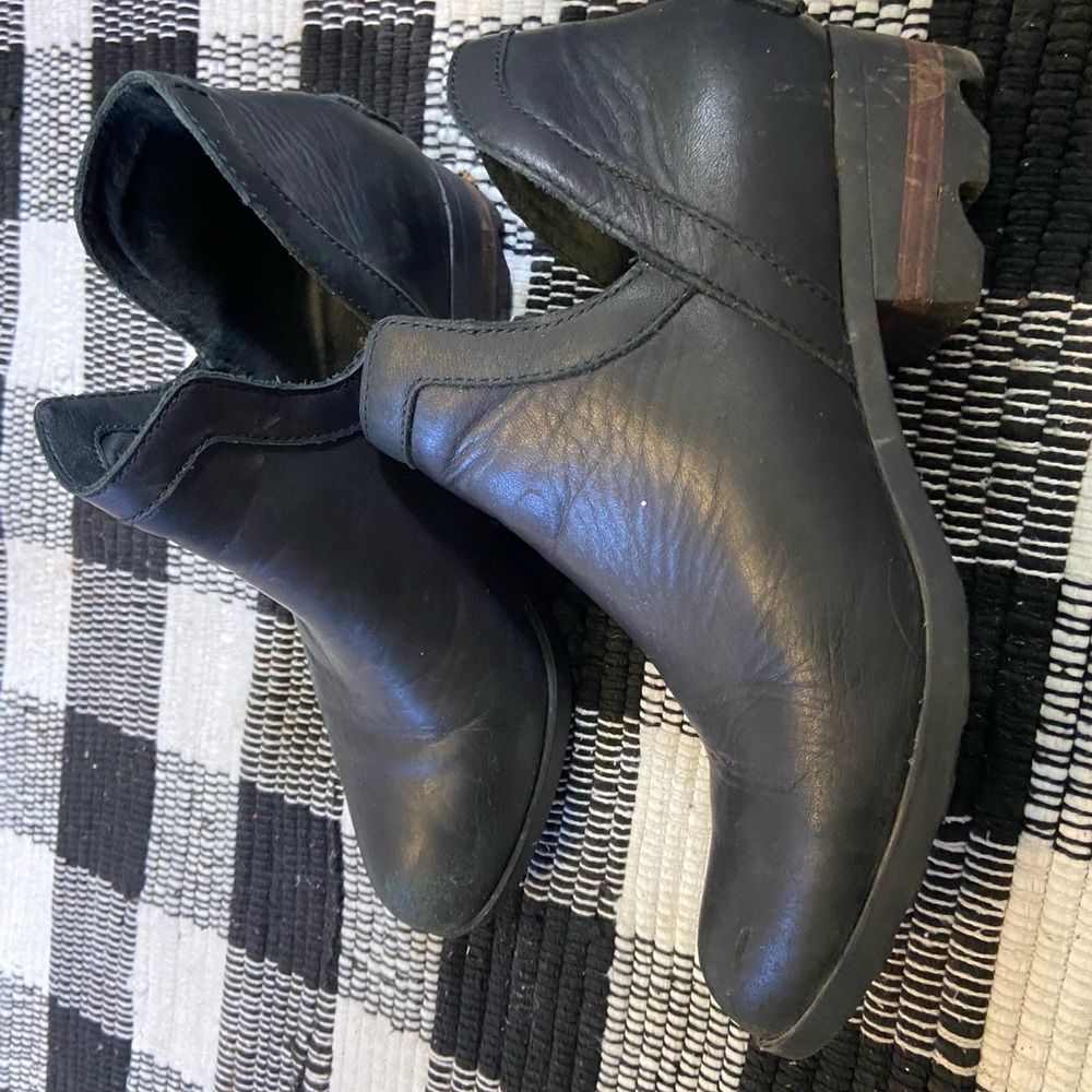 Sorel Lola Cut Out bootie